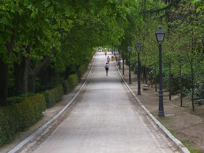 Wednesday 5 April, 2006  This is a huge park a short distance to the east from the Prado Museum. There are of course sweaty joggers and dog owners who regard this as a great place for dog poos.