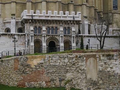 Thursday 6 April, 2006  The citadel was conquered in 1085 by Christian King Alfonso VI of Castile in his advance towards Toledo. He reconsecrated the mosque as the church of the Virgin of Almudena (the garrison's granary) In 1329.