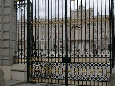 Thursday 6 April, 2006  The palace forecourt on the southern side of the building.