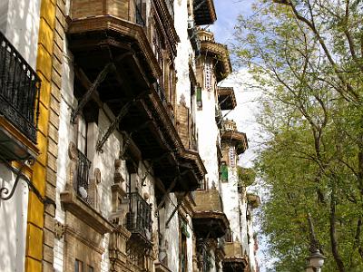 Thursday 23 March, 2006  Old Sevilla also has its traditional balconies.