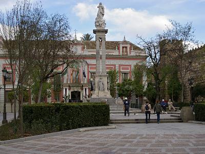 Thursday 23 March, 2006  Plaza Del Triunfo occupies the space between the cathedral and the Alcazar.