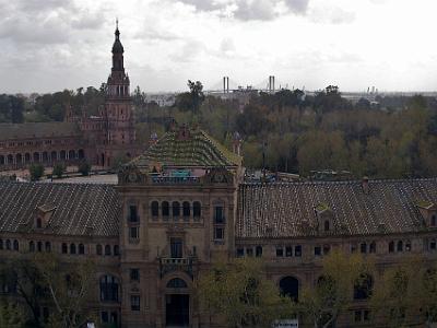 Friday 24 March, 2006  Our first glimpse of one of the most stunning buildings we've ever seen: the Plaza de Espana.