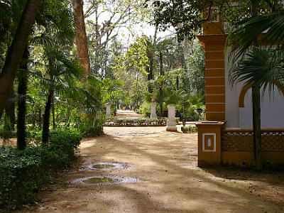 Friday 24 March, 2006  The park was donated to the city by the Duchess of Montpensier, the Princess Maria Luisa Fernanda de Orleans in 1893.