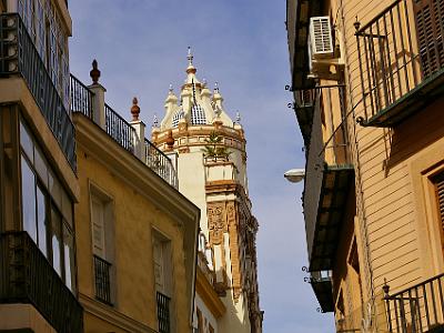 Sunday 26 March, 2006  We're wandering down Calle Sierpes towards the Cathedral y Giralda.