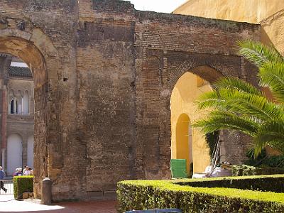 Sunday 26 March, 2006  The Alcázar is a royal palace but it was originally  a Moorish fort.  This is the Patio del Léon, separated from the one behind it, the Patio de la Montería, by a large wall with three arches.