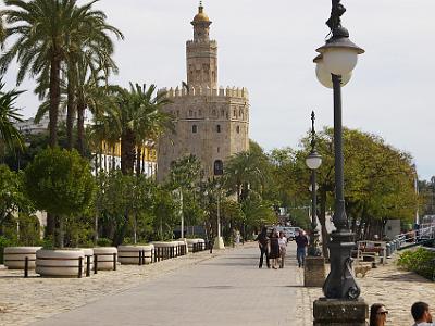 Sunday 26 March, 2006  The Torre del Oro controlled city access from the Guadalquivir. From its base, a chain was stretched underwater across the river to a fort on the opposite shore which prevented enemy ships from travelling upriver.