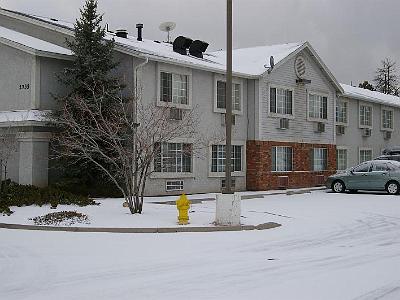 Friday 10 March, 2006  The very nice Day's Inn in Flagstaff - $42 a night including free wireless internet. This was the best value accommodation of the whole trip.