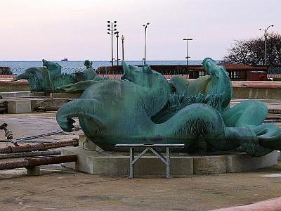 Monday 20 March, 2006  Kate Buckingham dedicated the fountain to the people of Chicago in 1927. The four sea horses represent the four states that touch the lake.