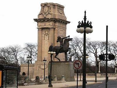 Monday 20 March, 2006  A pair of statues guard the entrance to Buckingham Fountain.