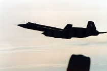 SR71 flies past the crowd